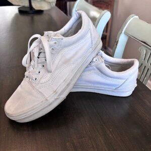 VANS Old Skool Canvas Sneaker. White. Women's 9.0, Mens 7.5.